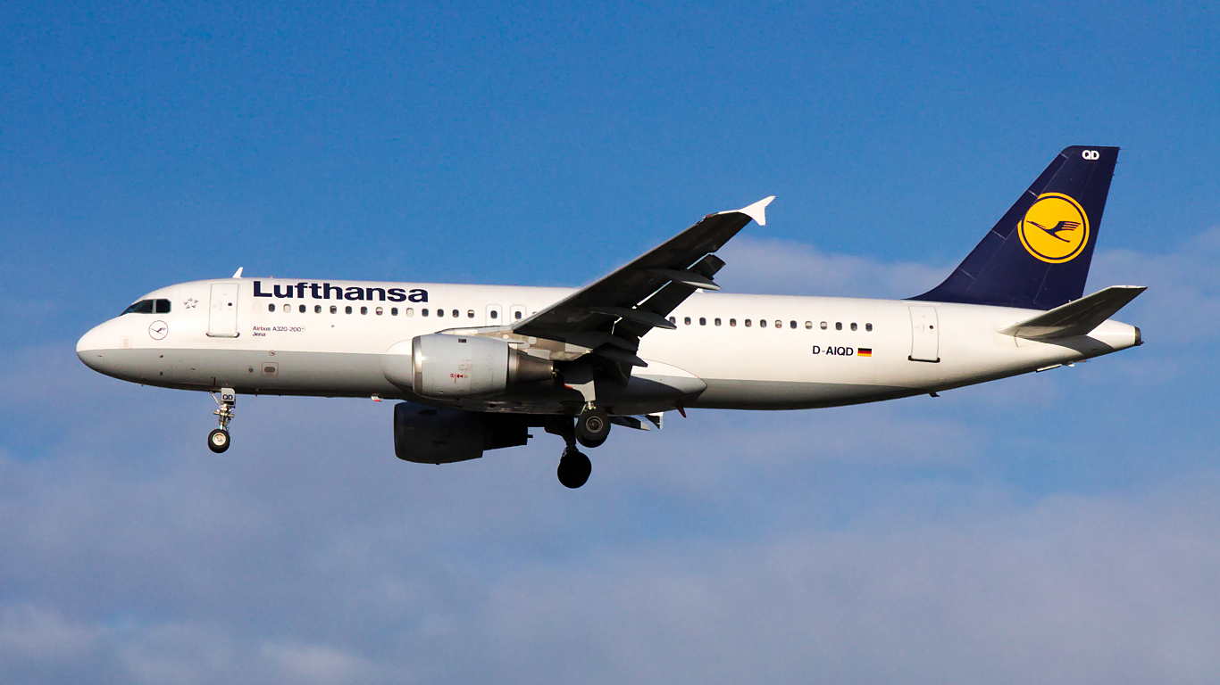 D-AIQD ✈ Lufthansa Airbus A320-211 @ London-Heathrow