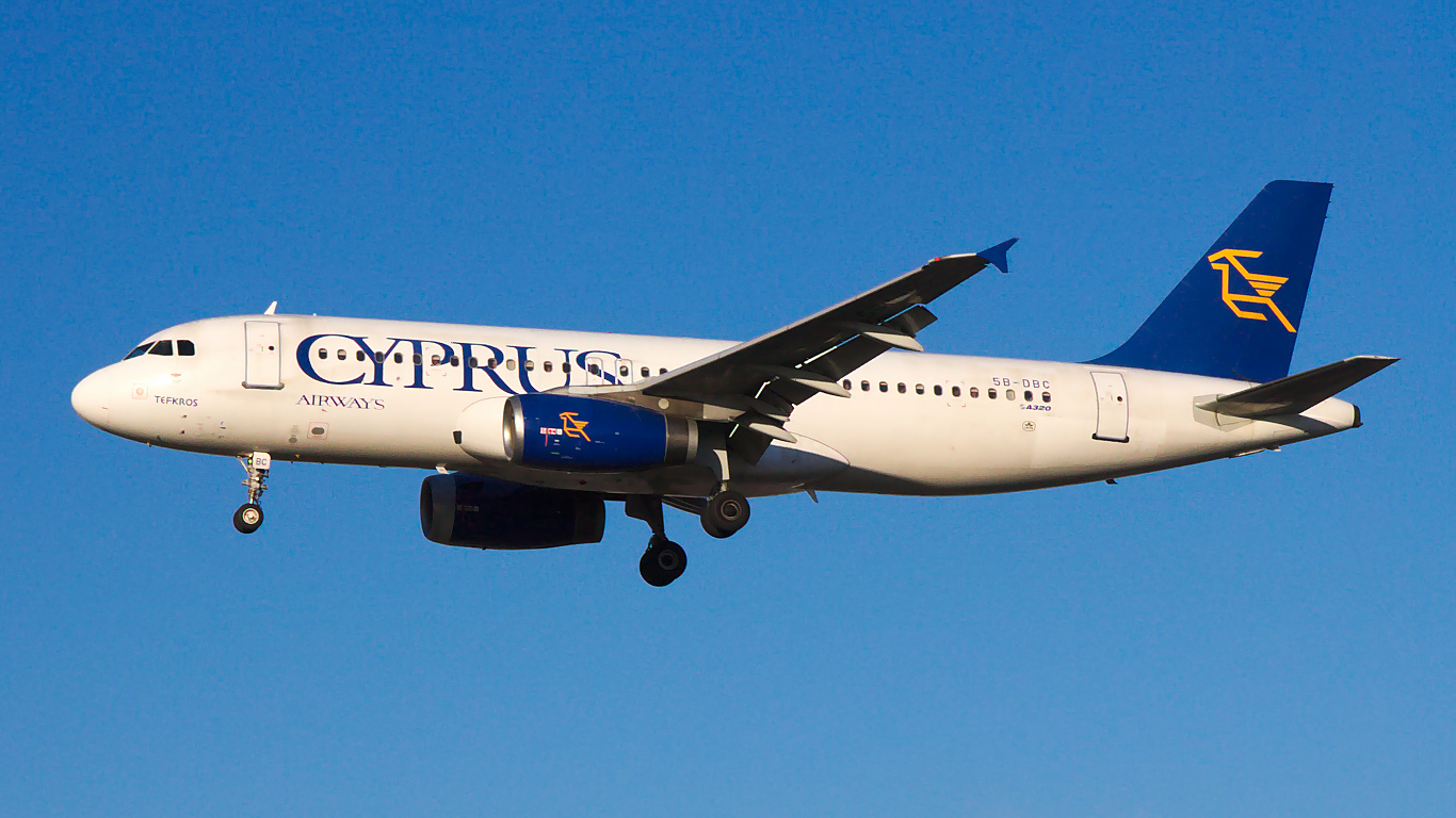 5B-DBC ✈ Cyprus Airways Airbus A320-231 @ London-Heathrow