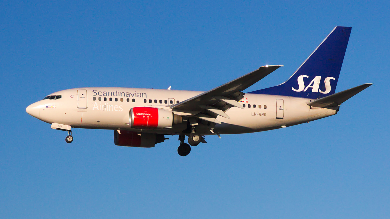 LN-RRR ✈ Scandinavian Airlines Boeing 737-683 @ London-Heathrow