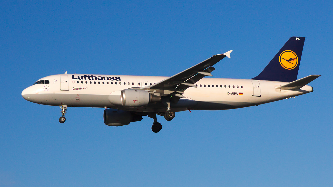 D-AIPA ✈ Lufthansa Airbus A320-211 @ London-Heathrow
