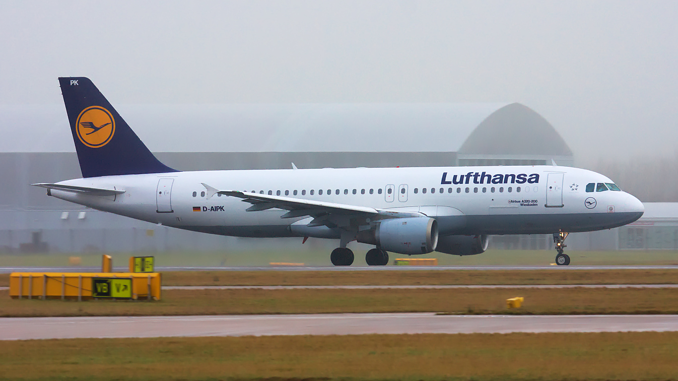 D-AIPK ✈ Lufthansa Airbus A320-211 @ Manchester
