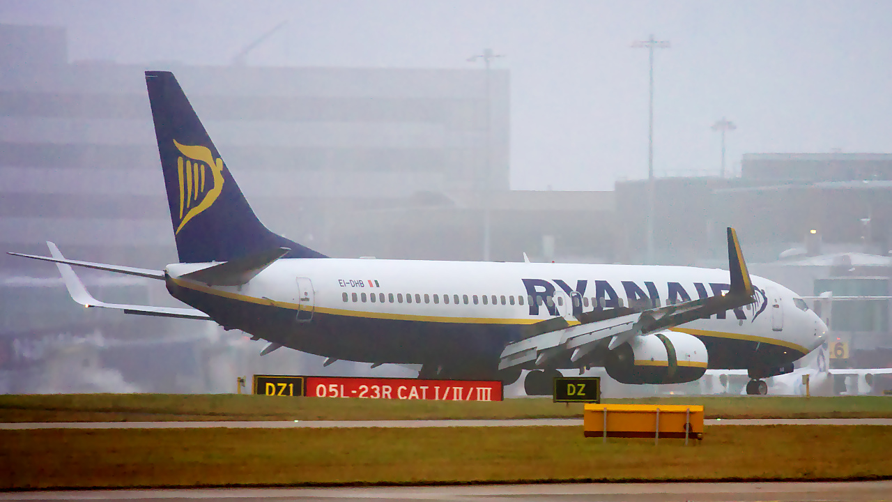 EI-DHB ✈ Ryanair Boeing 737-8AS @ Manchester