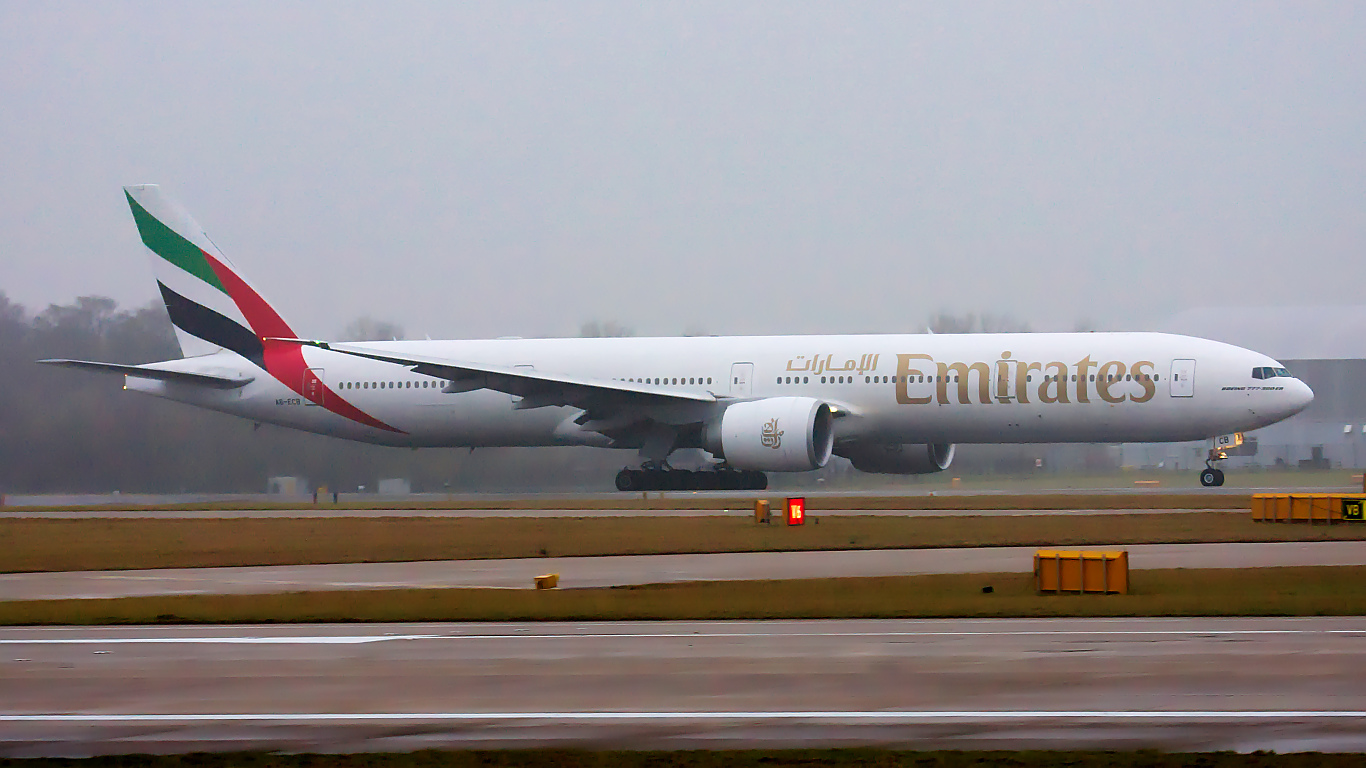 A6-ECB ✈ Emirates Airline Boeing 777-31HER @ Manchester