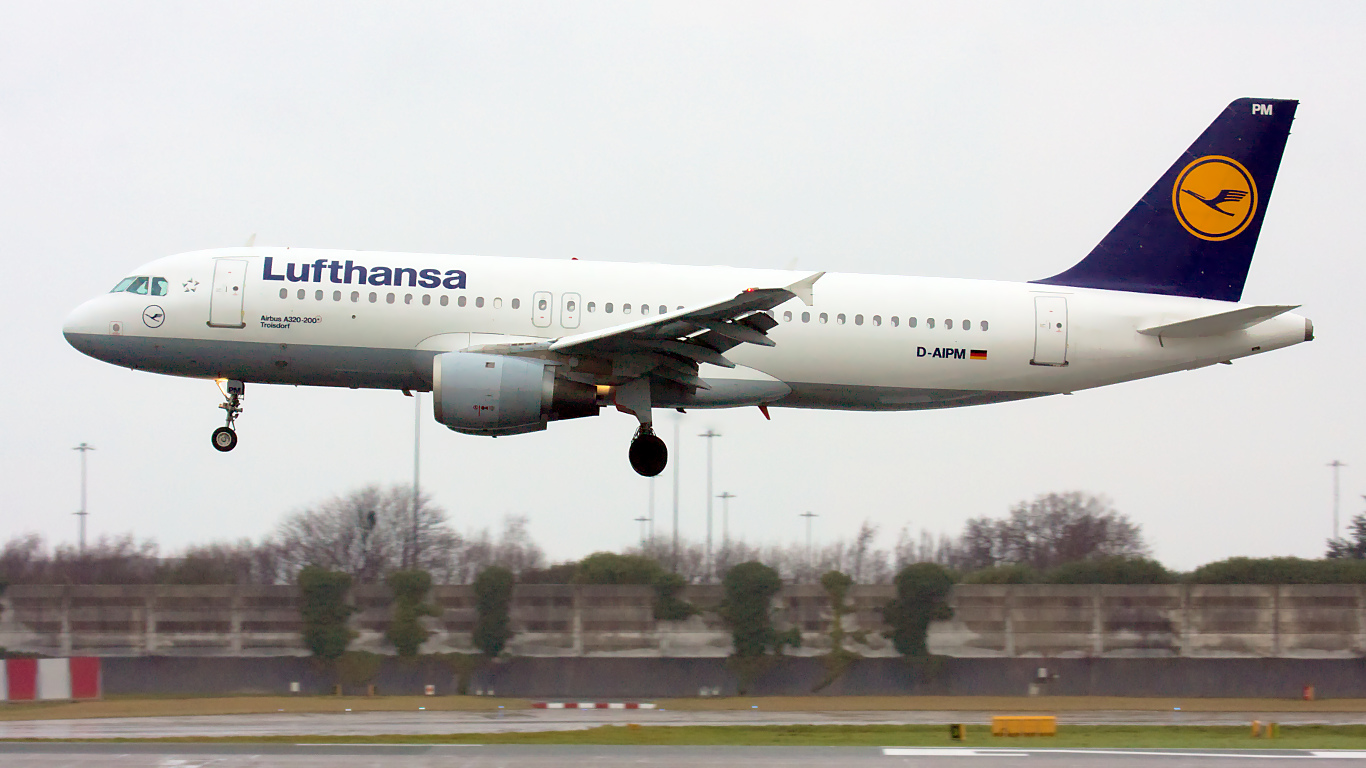 D-AIPM ✈ Lufthansa Airbus A320-211 @ Manchester