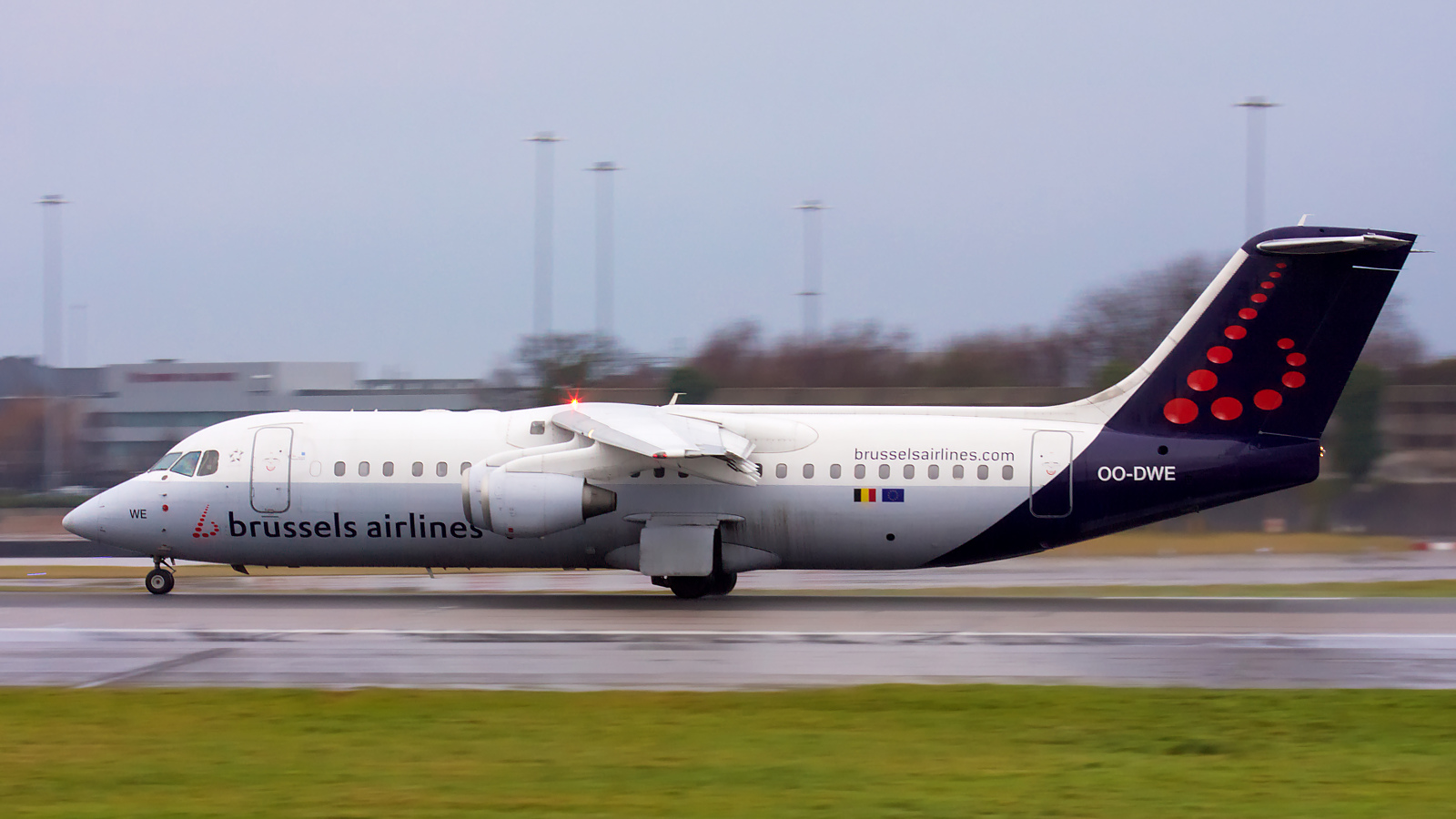 OO-DWE ✈ Brussels Airlines British Aerospace Avro RJ100 @ Manchester