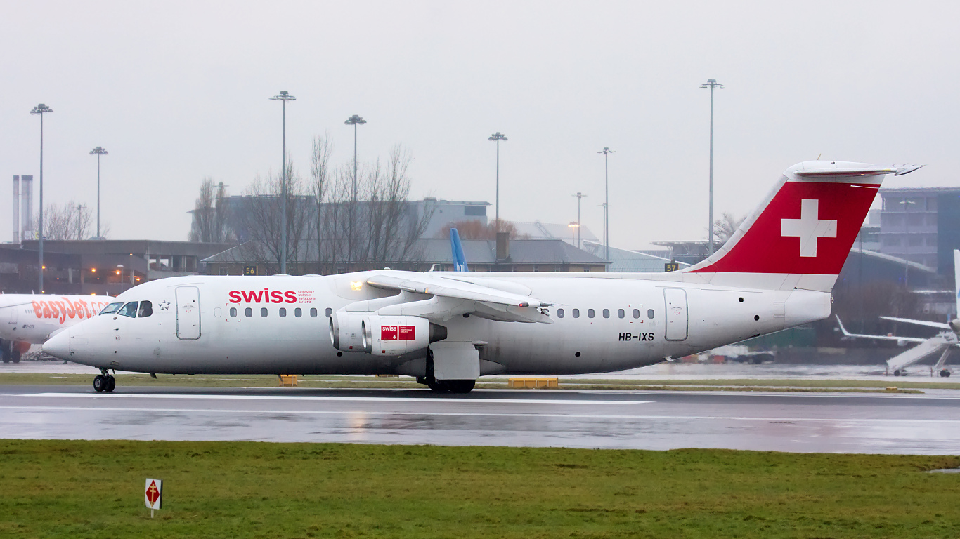 HB-IXS ✈ Swiss European Air Lines British Aerospace Avro RJ100 @ Manchester