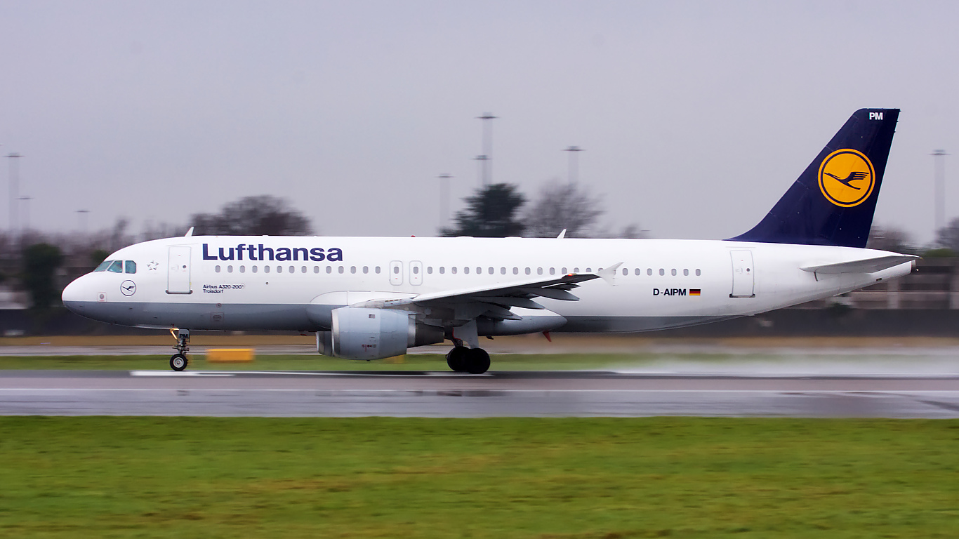 D-AIPM ✈ Lufthansa Airbus A320-211 @ Manchester