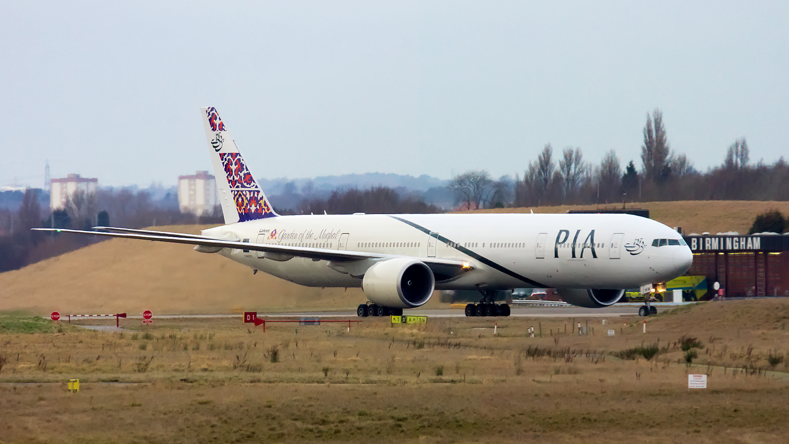 AP-BHW ✈ Pakistan International Airlines Boeing 777-340ER @ Birmingham