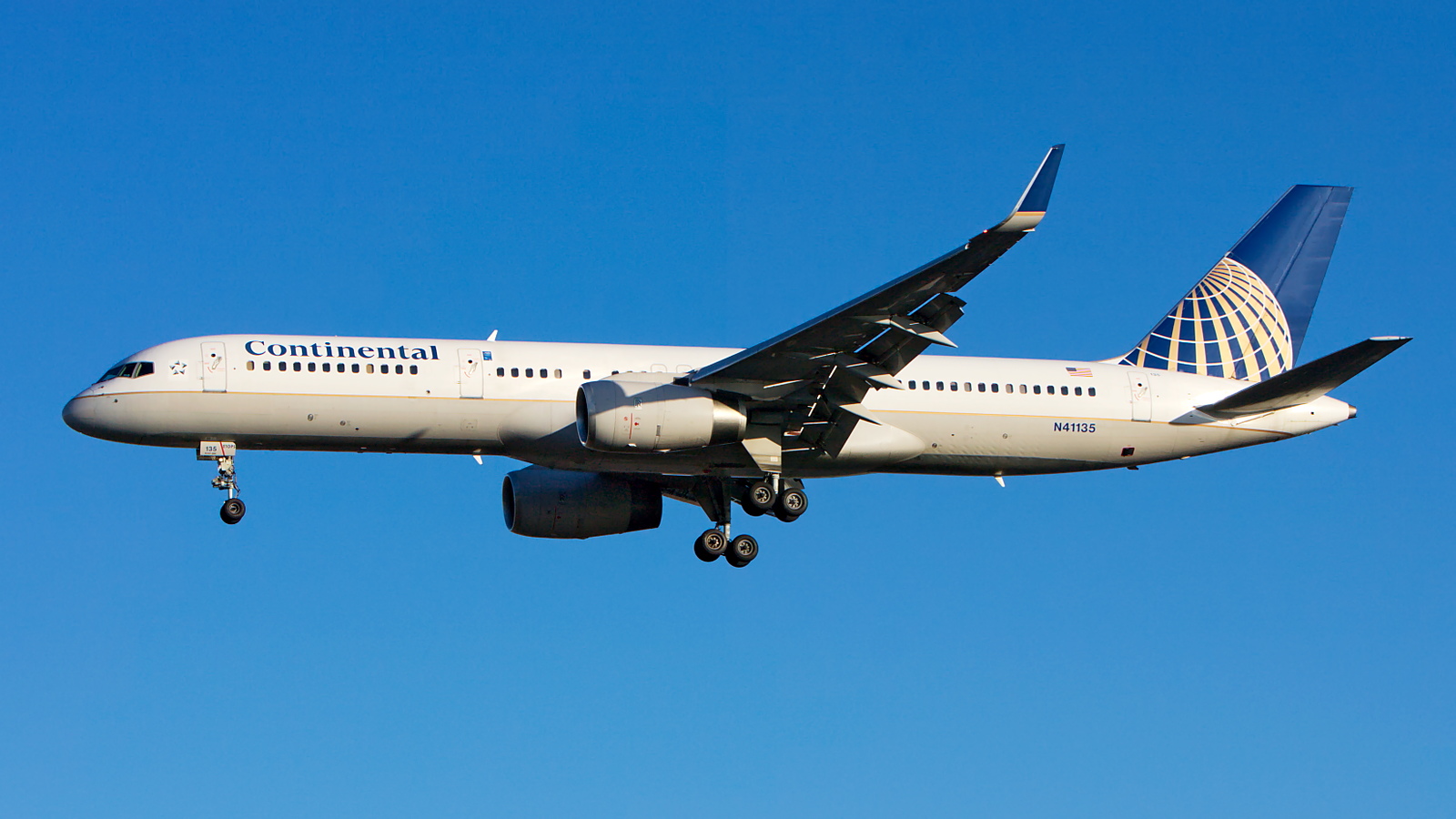 N41135 ✈ Continental Airlines Boeing 757-224 @ London-Heathrow