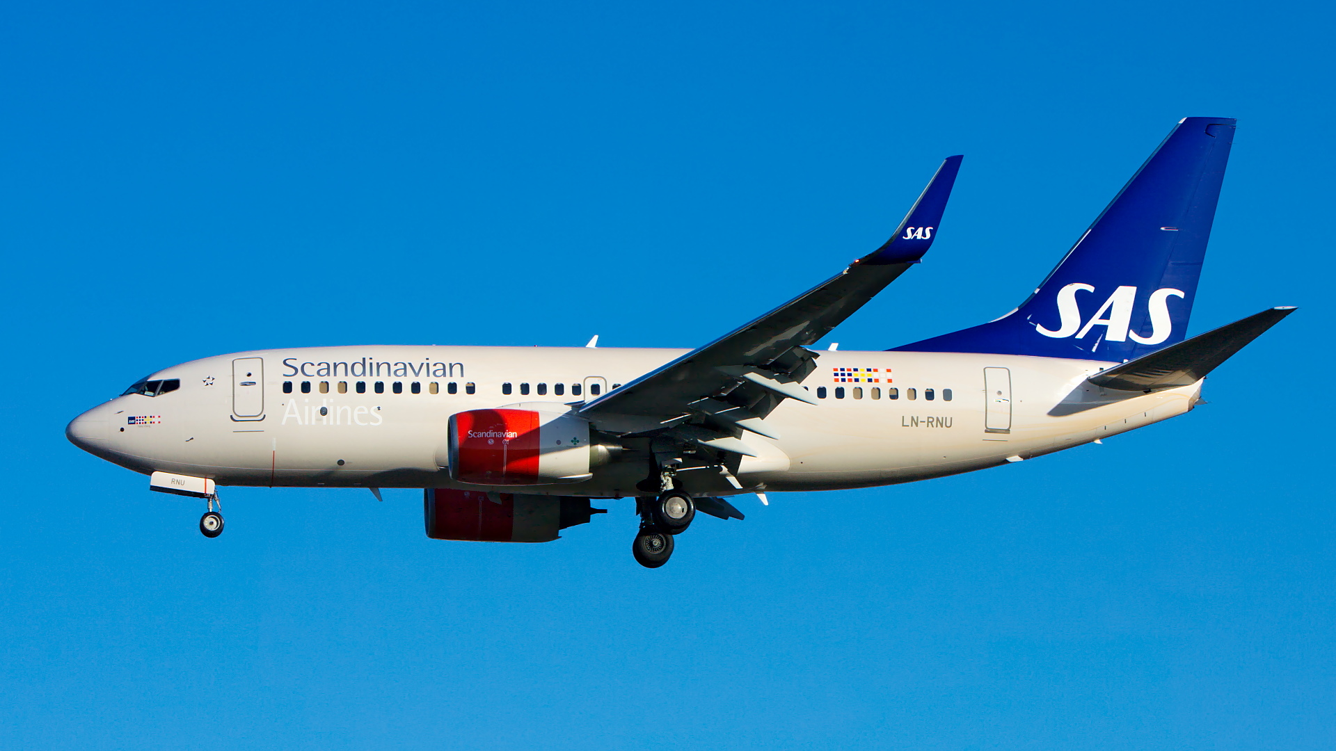 LN-RNU ✈ Scandinavian Airlines Boeing 737-783 @ London-Heathrow