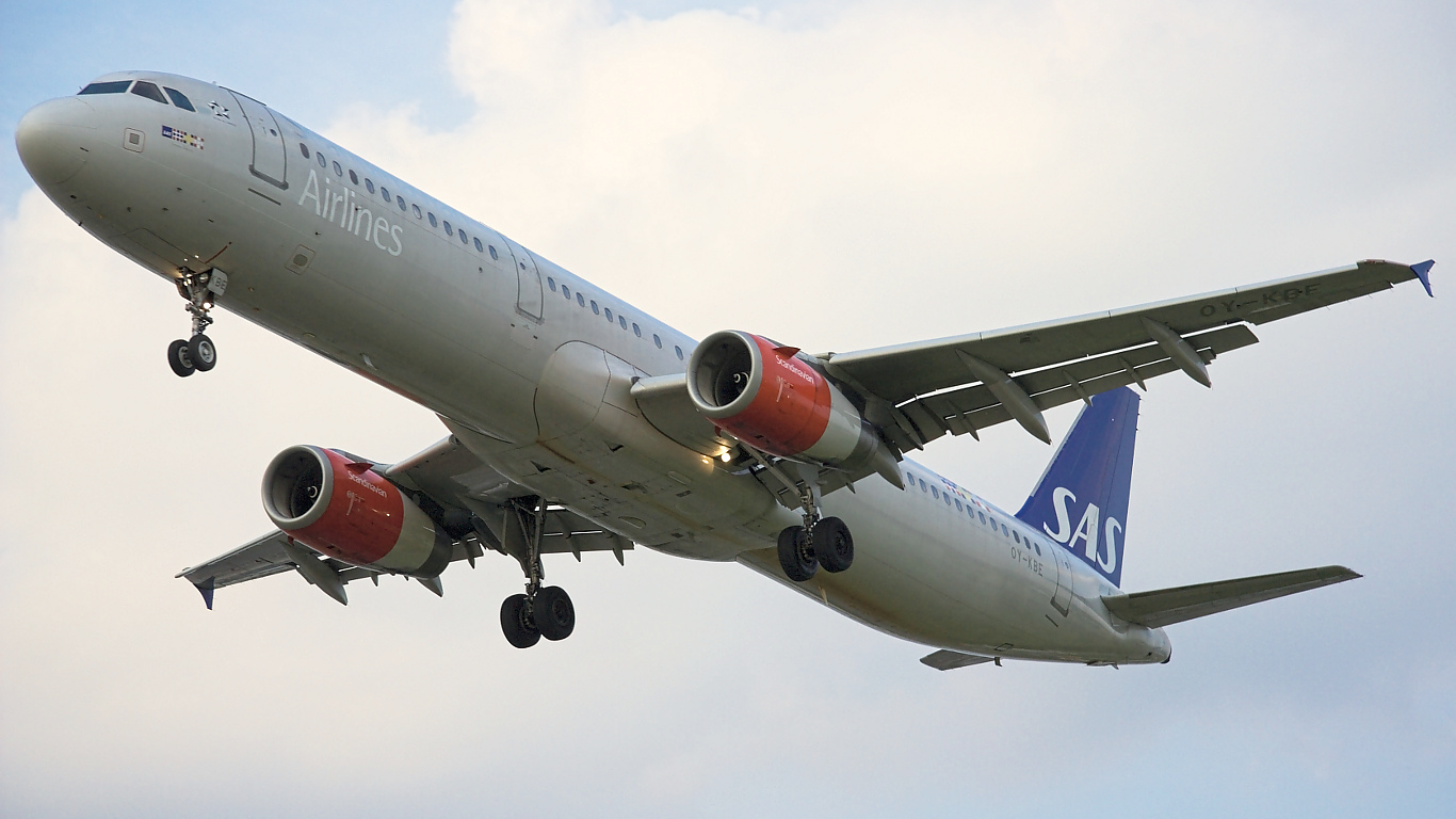 OY-KBE ✈ Scandinavian Airlines Airbus A321-231 @ London-Heathrow