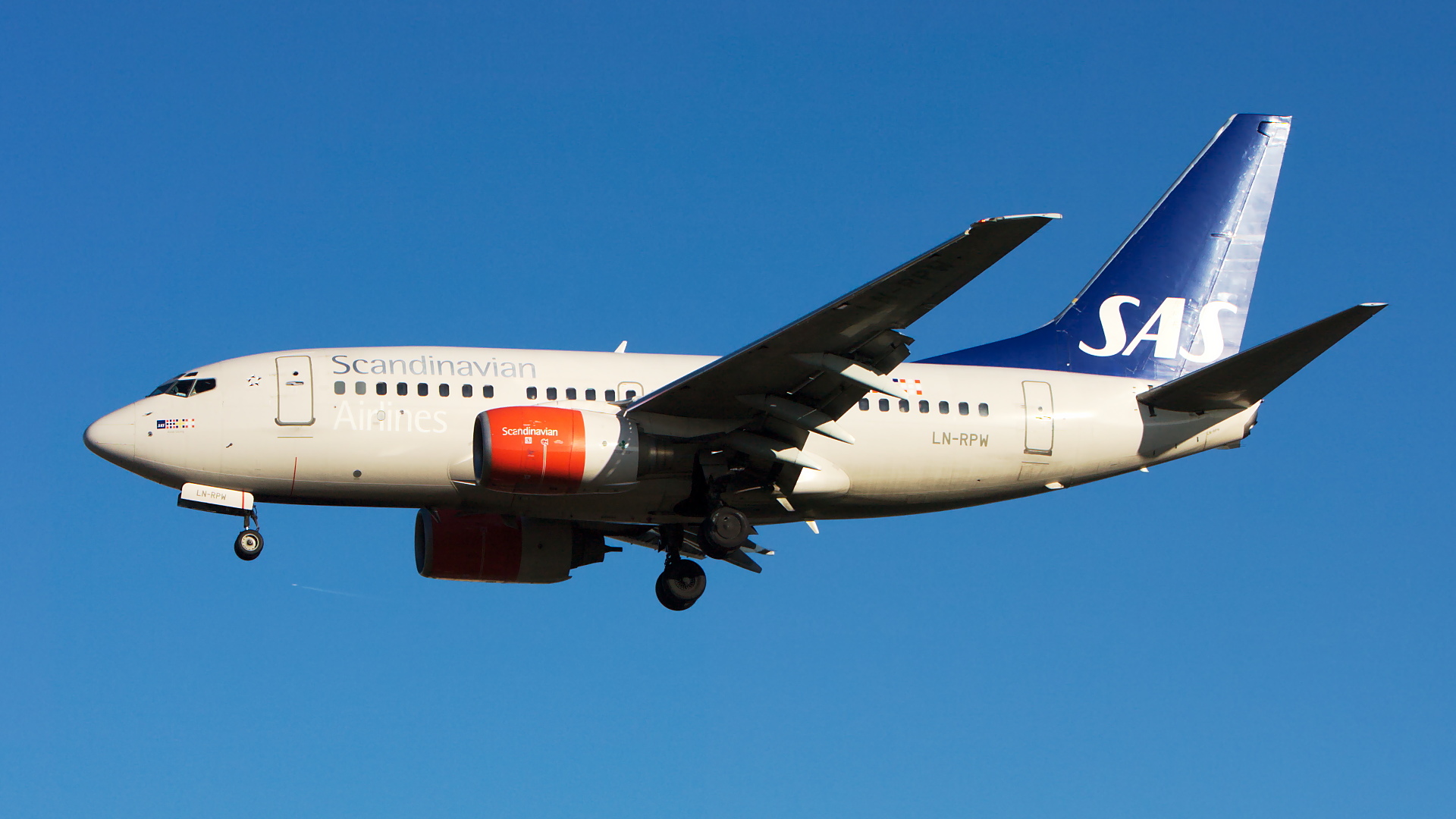 LN-RPW ✈ Scandinavian Airlines Boeing 737-683 @ London-Heathrow