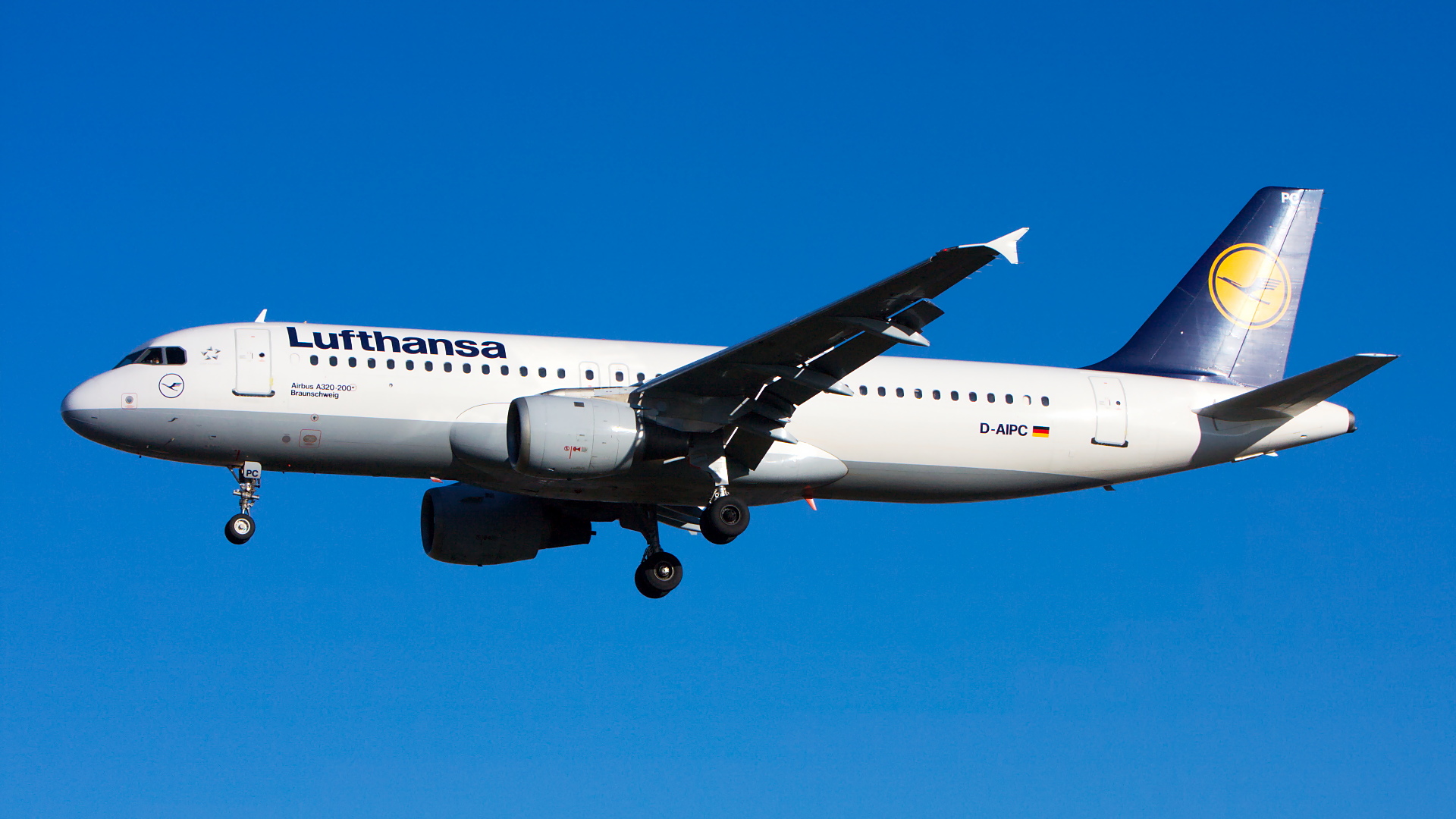 D-AIPC ✈ Lufthansa Airbus A320-211 @ London-Heathrow