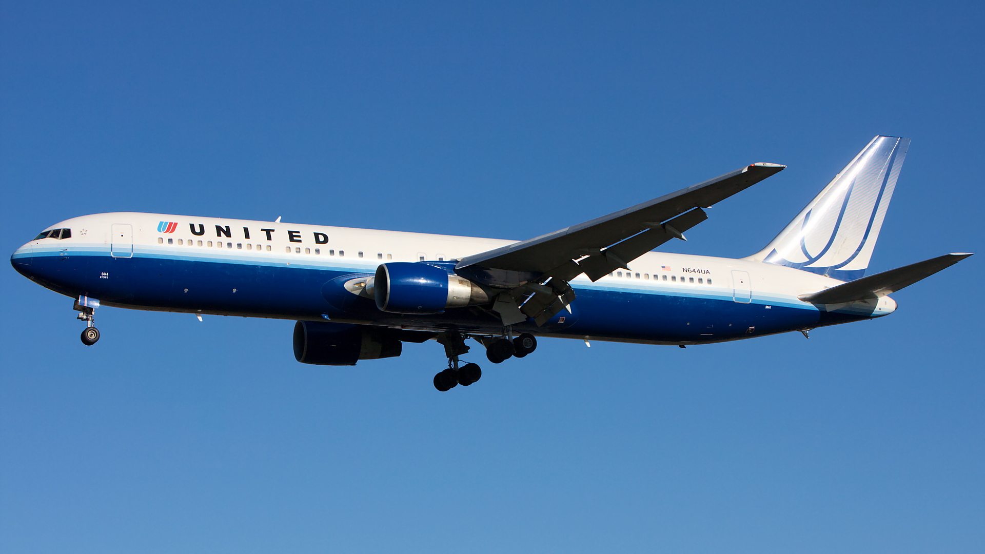 N644UA ✈ United Airlines Boeing 767-322ER @ London-Heathrow