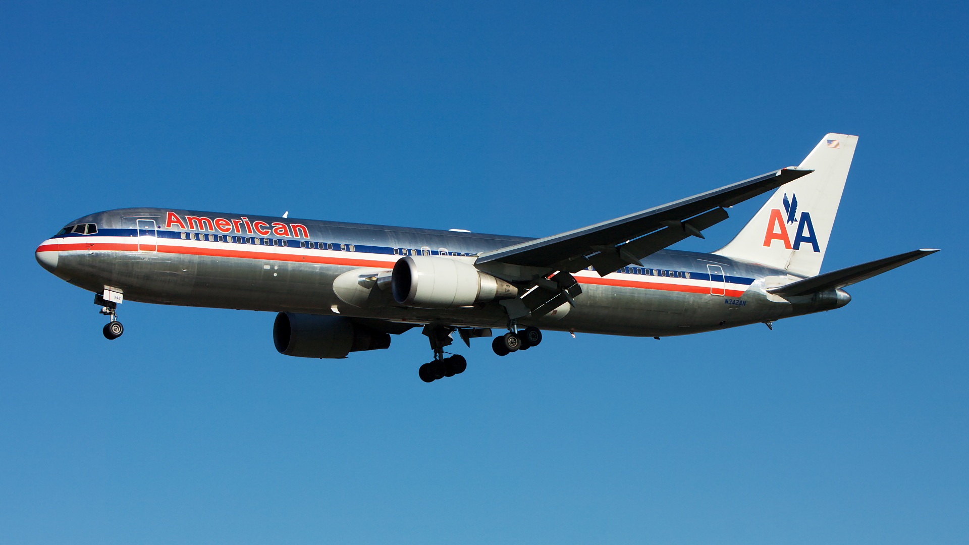 N342AN ✈ American Airlines Boeing 767-323ER @ London-Heathrow