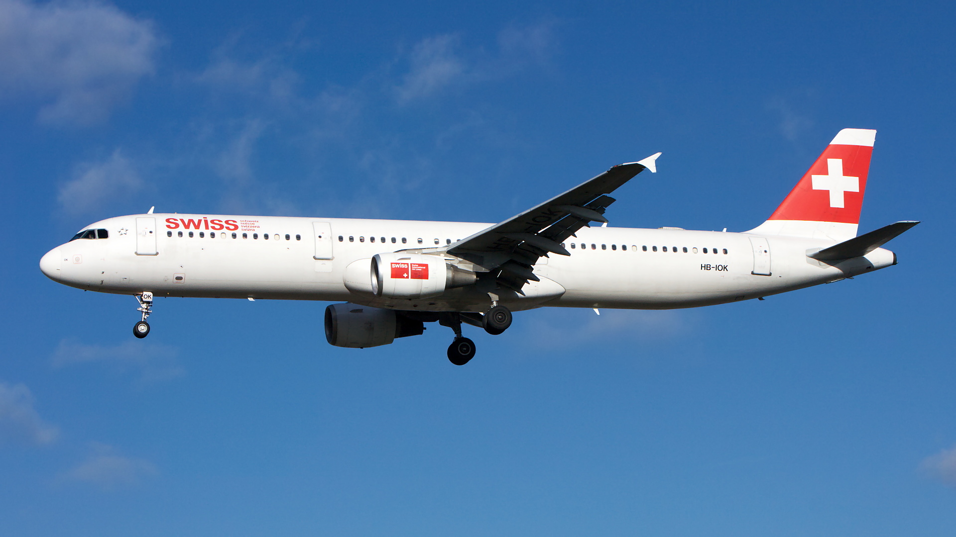 HB-IOK ✈ Swiss International Air Lines Airbus A321-111 @ London-Heathrow