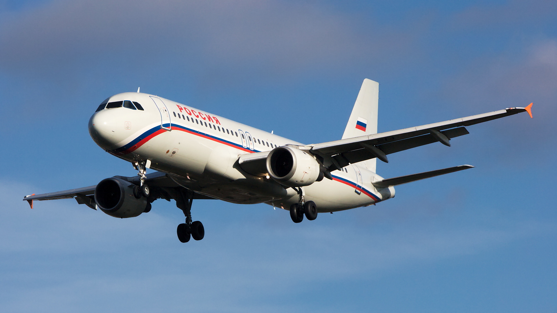 EI-DZR ✈ Rossiya Airbus A320-212 @ London-Heathrow