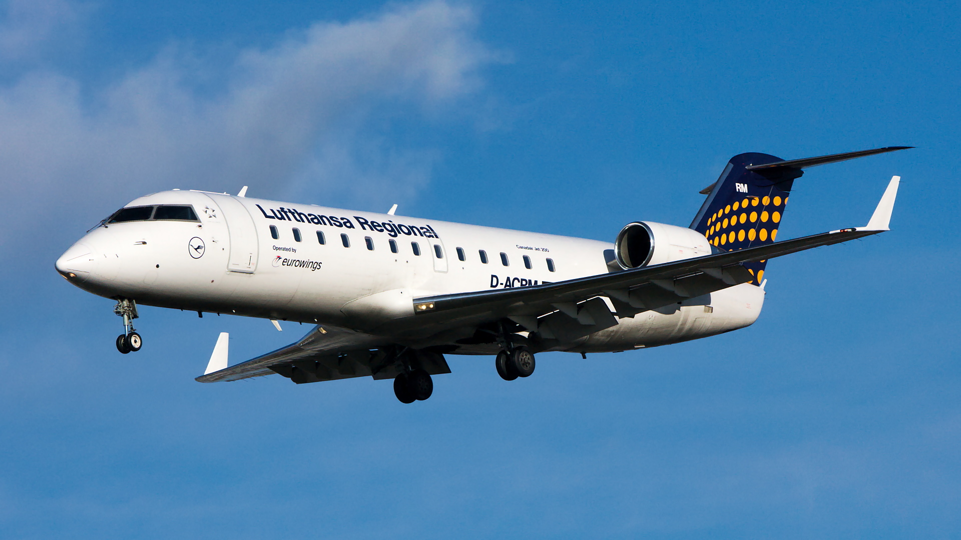 D-ACRM ✈ Lufthansa Regional Canadair CL-600-2B19 CRJ-200LR @ London-Heathrow