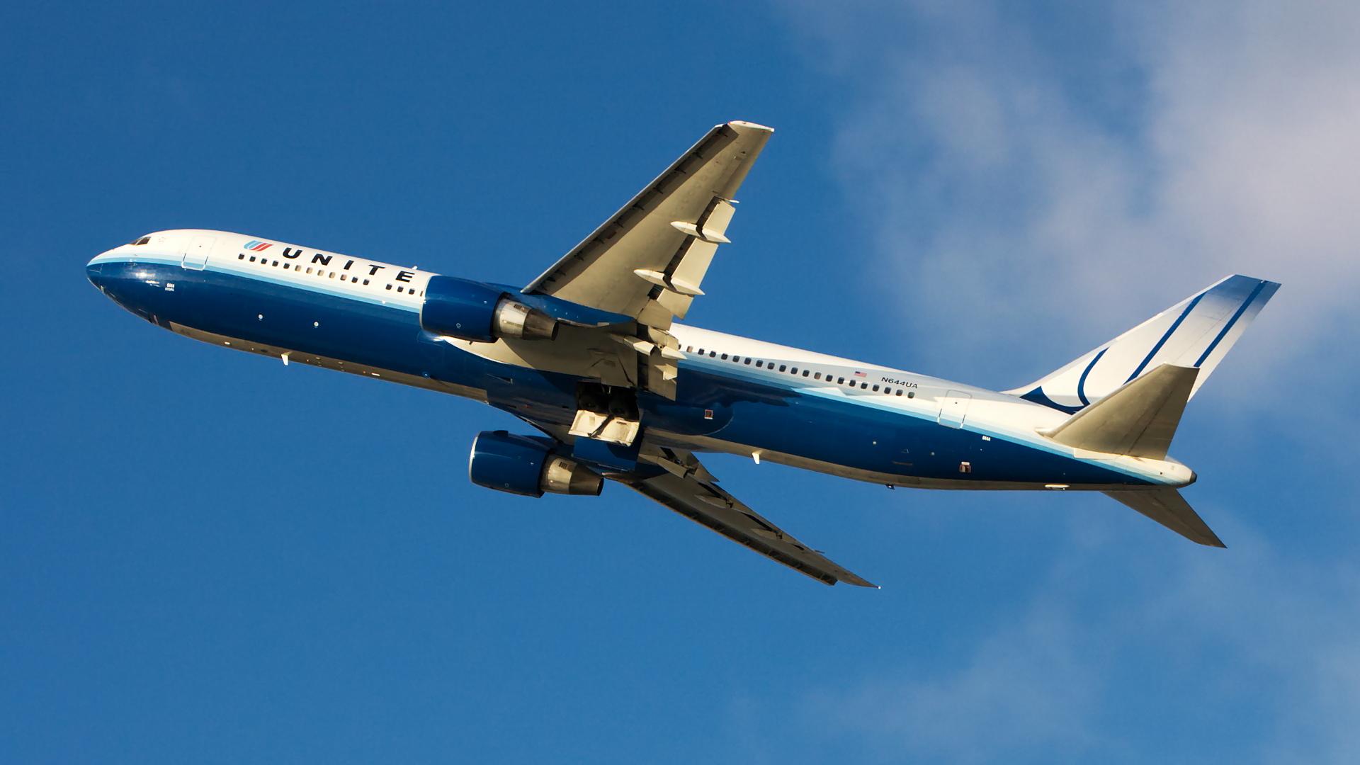 N644UA ✈ United Airlines Boeing 767-322ER @ London-Heathrow