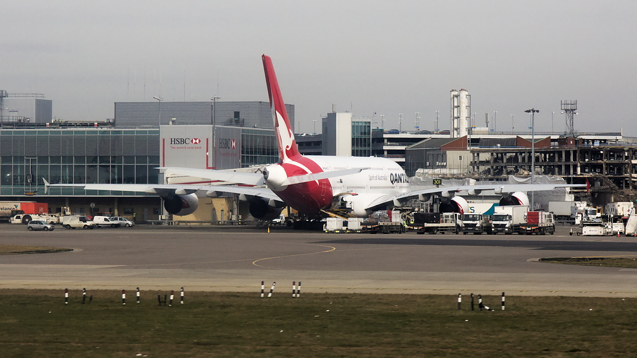 VH-OQB ✈ Qantas Airbus A380-842 @ London-Heathrow