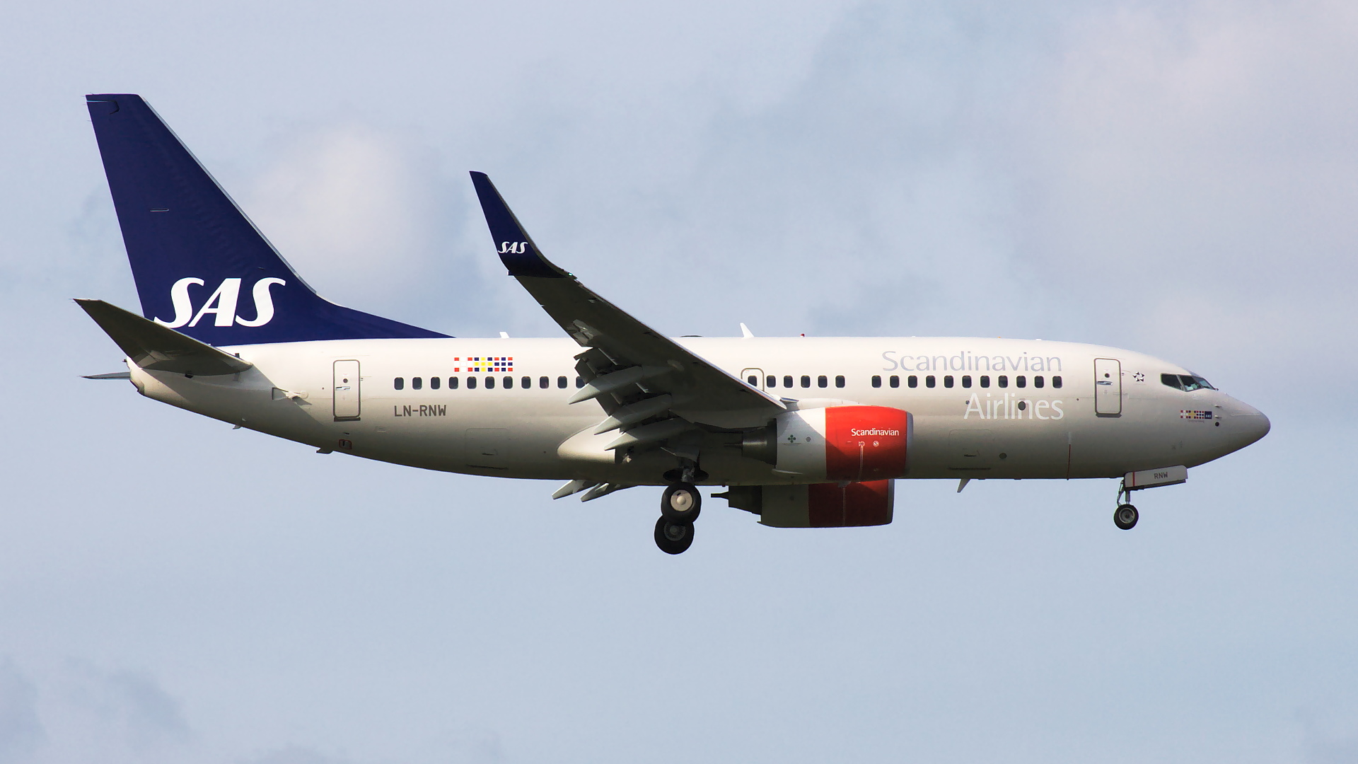 LN-RNW ✈ Scandinavian Airlines Boeing 737-783 @ London-Heathrow