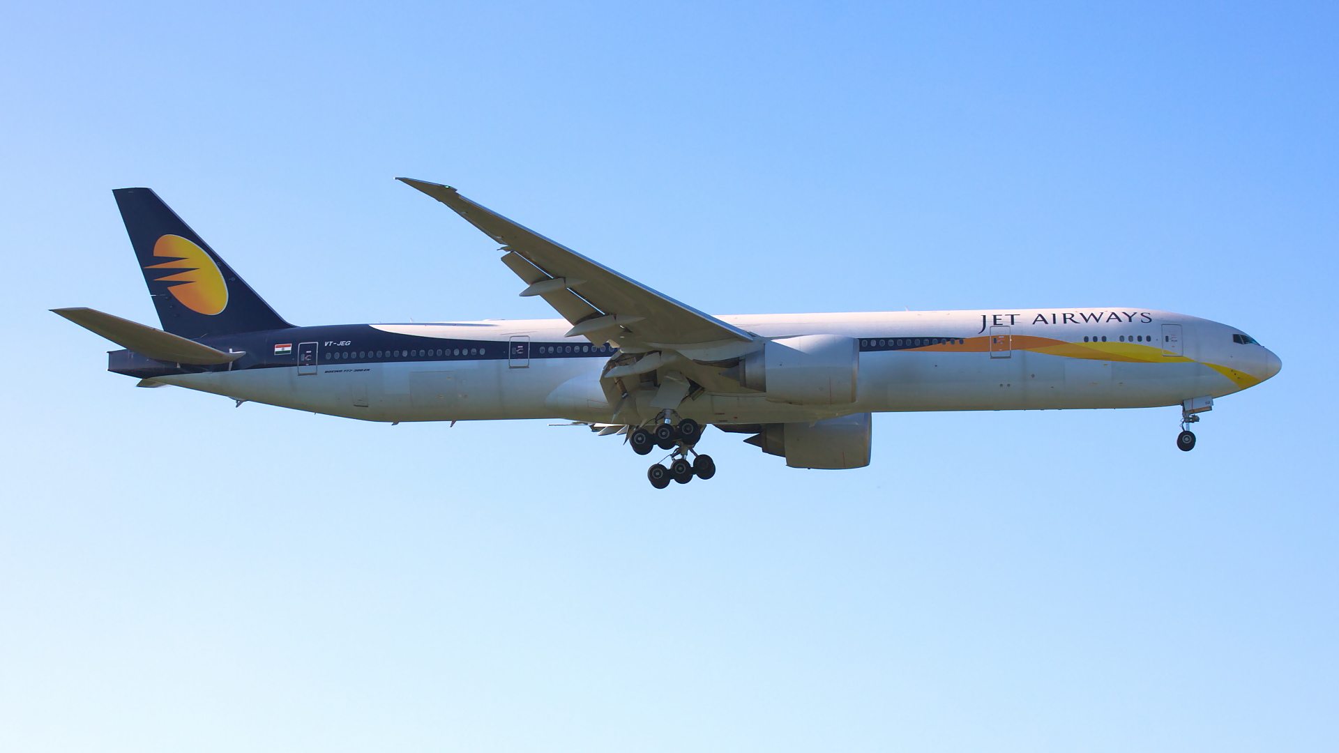 VT-JEG ✈ Jet Airways Boeing 777-35RER @ London-Heathrow