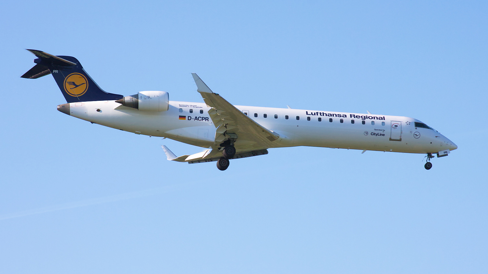 D-ACPR ✈ Lufthansa Regional Canadair CL-600-2C10 CRJ-701 @ London-Heathrow