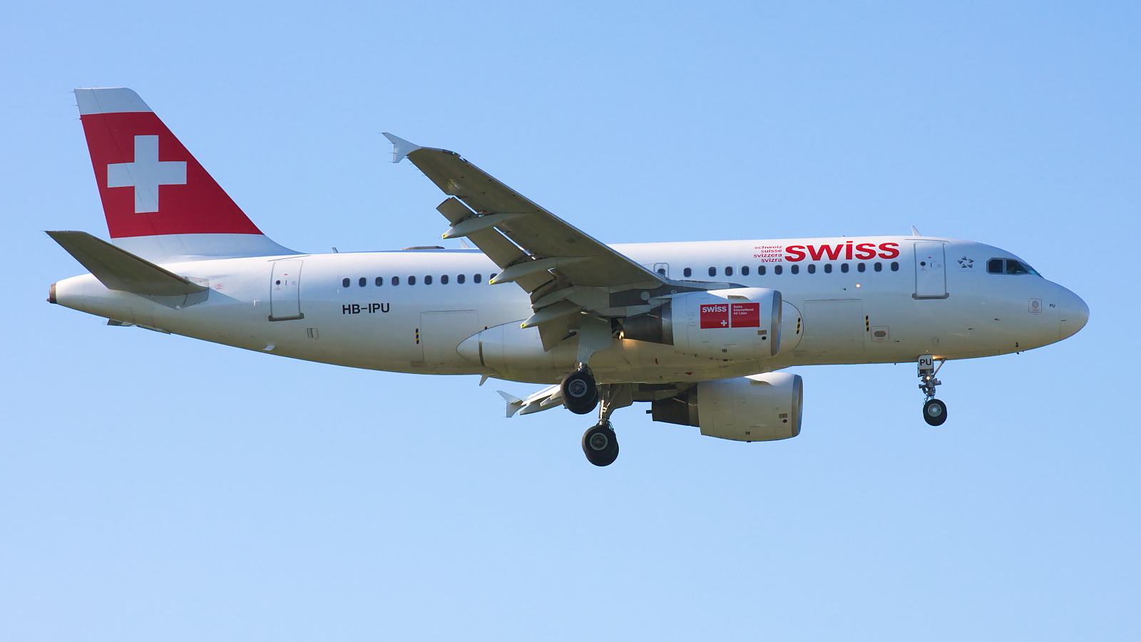 HB-IPU ✈ Swiss International Air Lines Airbus A319-112 @ London-Heathrow