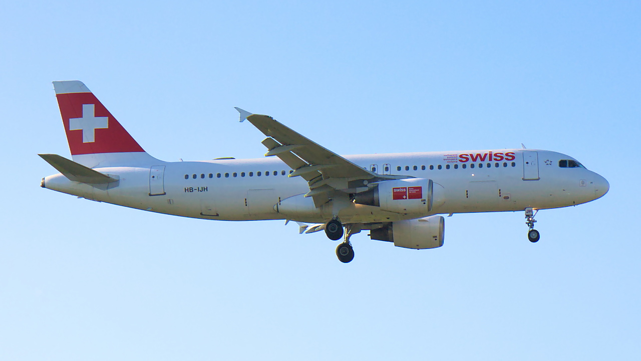 HB-IJH ✈ Swiss International Air Lines Airbus A320-214 @ London-Heathrow
