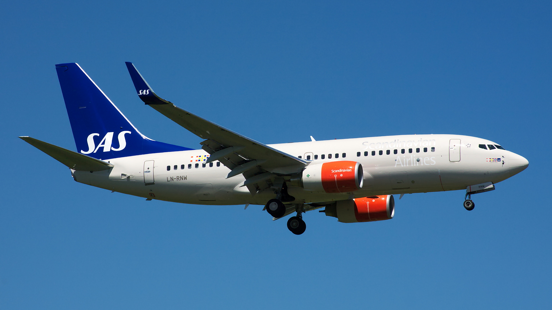 LN-RNW ✈ Scandinavian Airlines Boeing 737-783 @ London-Heathrow