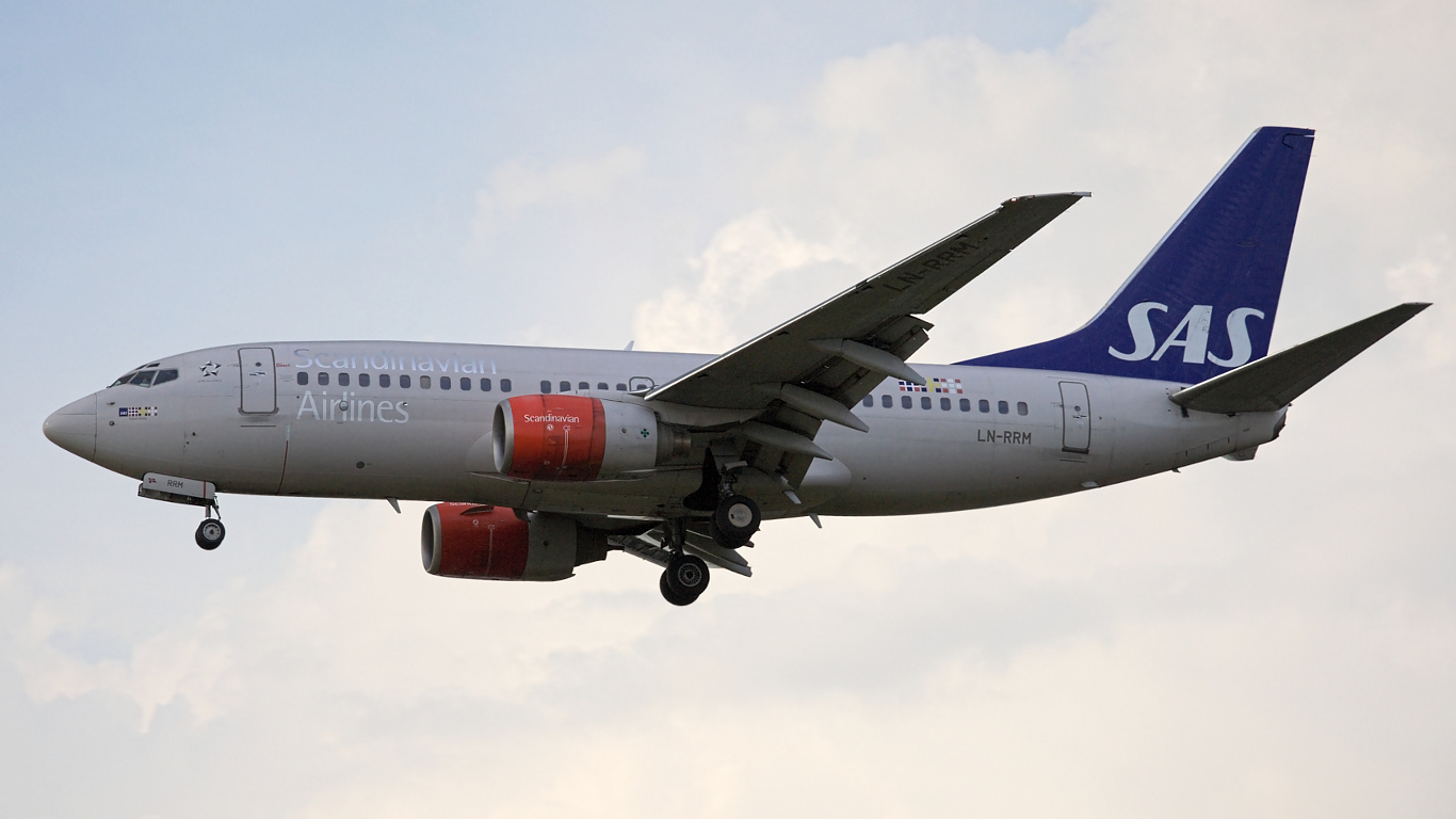 LN-RRM ✈ Scandinavian Airlines Boeing 737-783 @ London-Heathrow