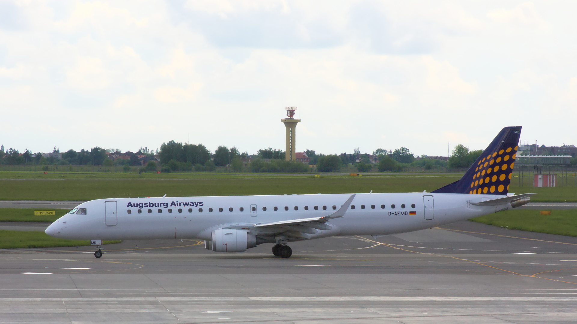 D-AEMD ✈ Augsburg Airways Embraer ERJ-195LR @ Warsaw-Chopin