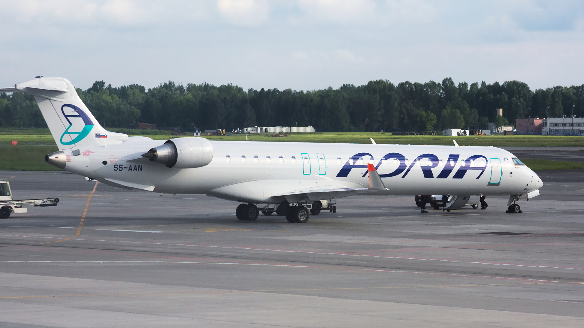S5-AAN ✈ Adria Airways Canadair CL-600-2D24 CRJ-900 @ Warsaw-Chopin