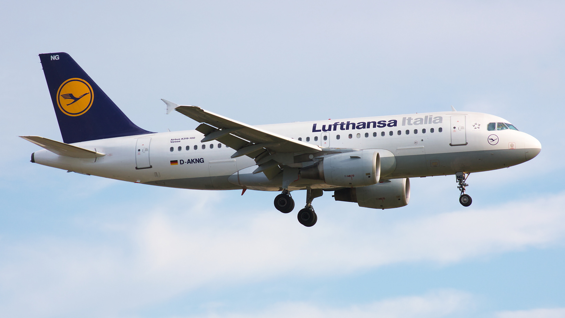 D-AKNG ✈ Lufthansa Italia Airbus A319-112 @ London-Heathrow