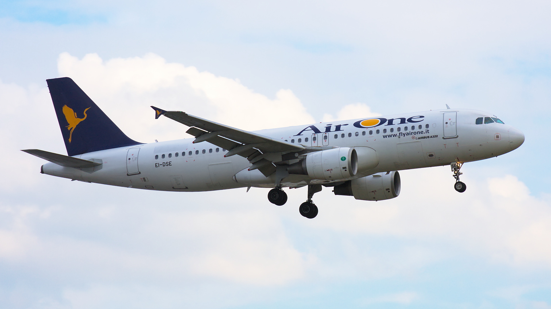 EI-DSE ✈ Air One Airbus A320-216 @ London-Heathrow