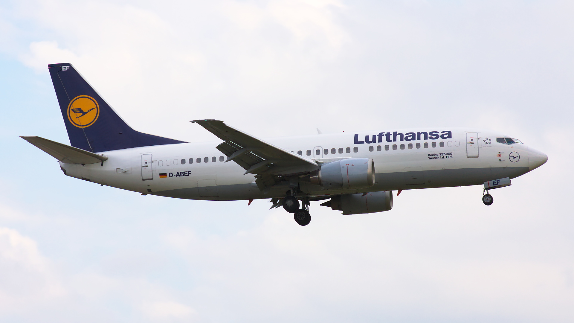 D-ABEF ✈ Lufthansa Boeing 737-330 @ London-Heathrow