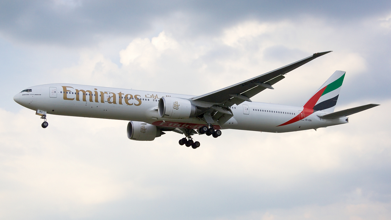 A6-EBU ✈ Emirates Airline Boeing 777-31HER @ London-Heathrow