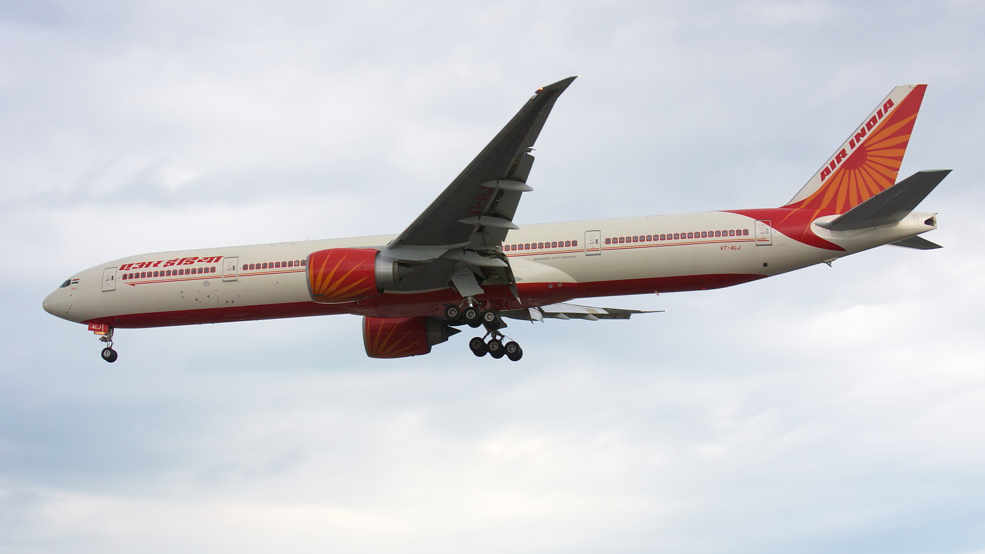 VT-ALJ ✈ Air India Boeing 777-337ER @ London-Heathrow