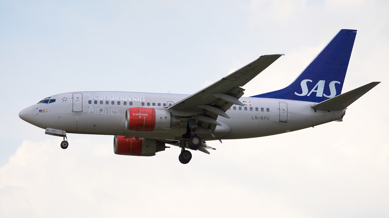 LN-RPU ✈ Scandinavian Airlines Boeing 737-683 @ London-Heathrow