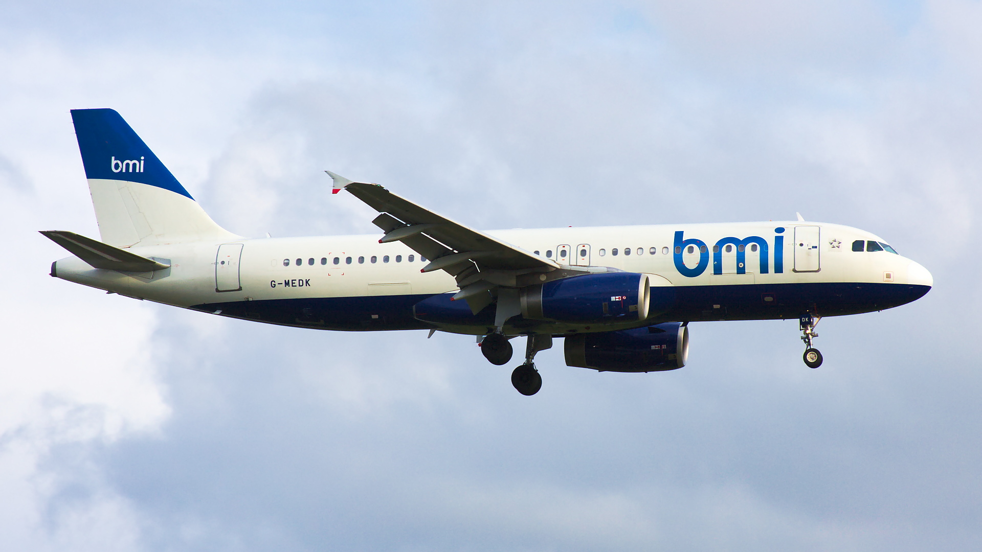 G-MEDK ✈ bmi British Midland Airbus A320-232 @ London-Heathrow