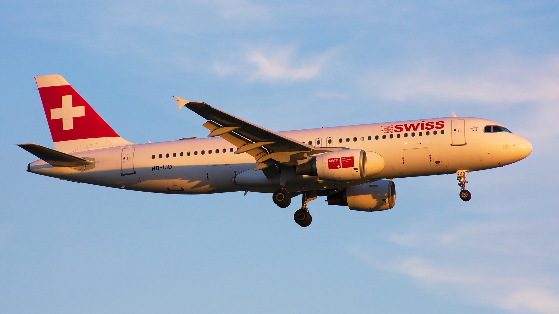HB-IJD ✈ Swiss International Air Lines Airbus A320-214 @ London-Heathrow