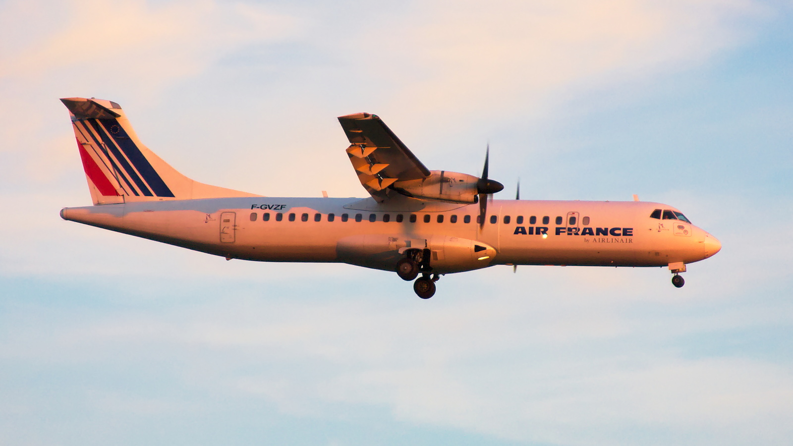 F-GVZF ✈ Airlinair ATR 72-212 @ London-Heathrow