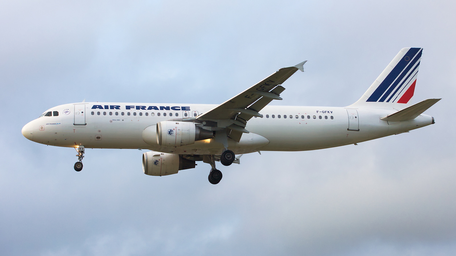 F-GFKV ✈ Air France Airbus A320-211 @ London-Heathrow