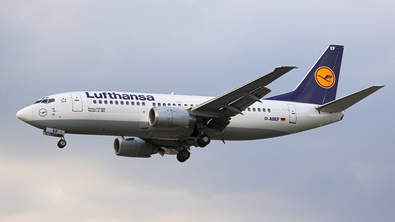 D-ABEF ✈ Lufthansa Boeing 737-330 @ London-Heathrow