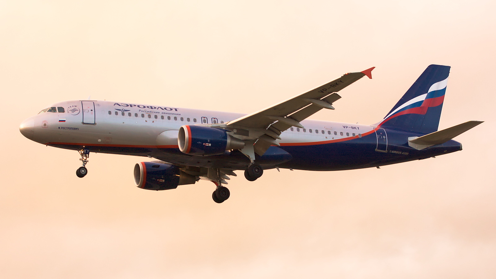 VP-BKY ✈ Aeroflot Russian Airlines Airbus A320-214 @ London-Heathrow