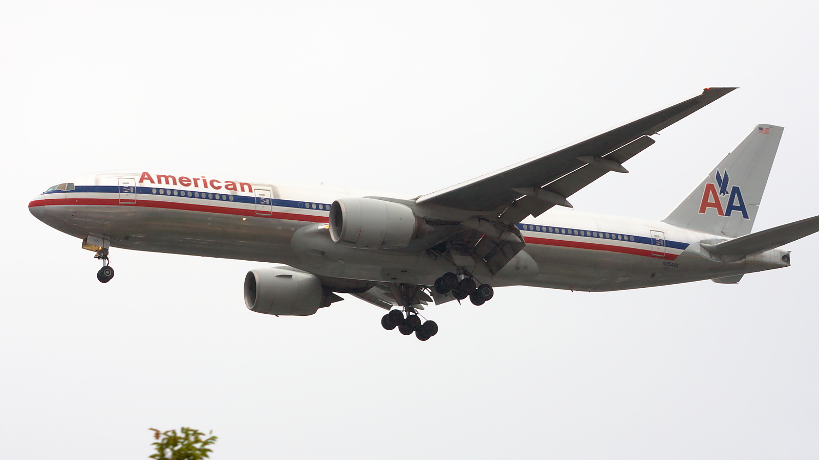 N754AN ✈ American Airlines Boeing 777-223ER @ London-Heathrow