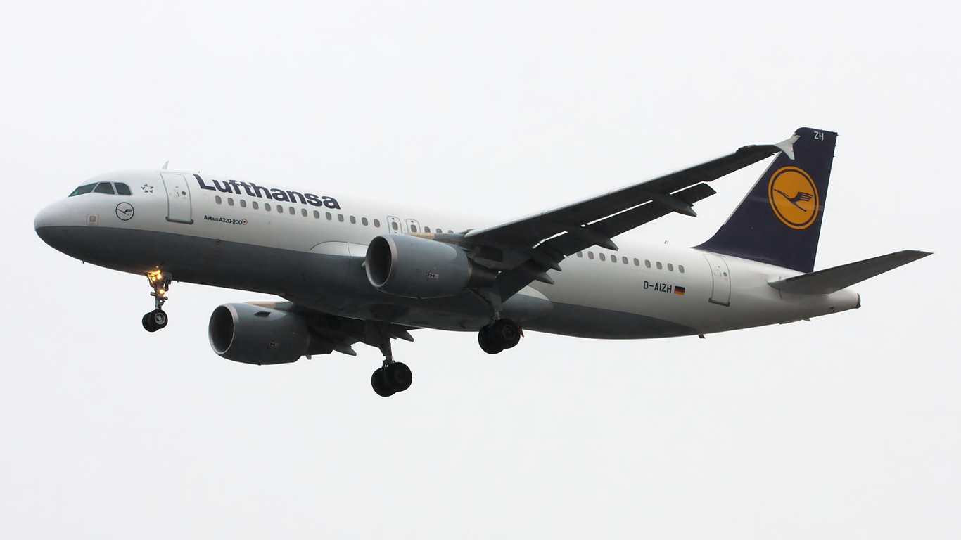 D-AIZH ✈ Lufthansa Airbus A320-214 @ London-Heathrow