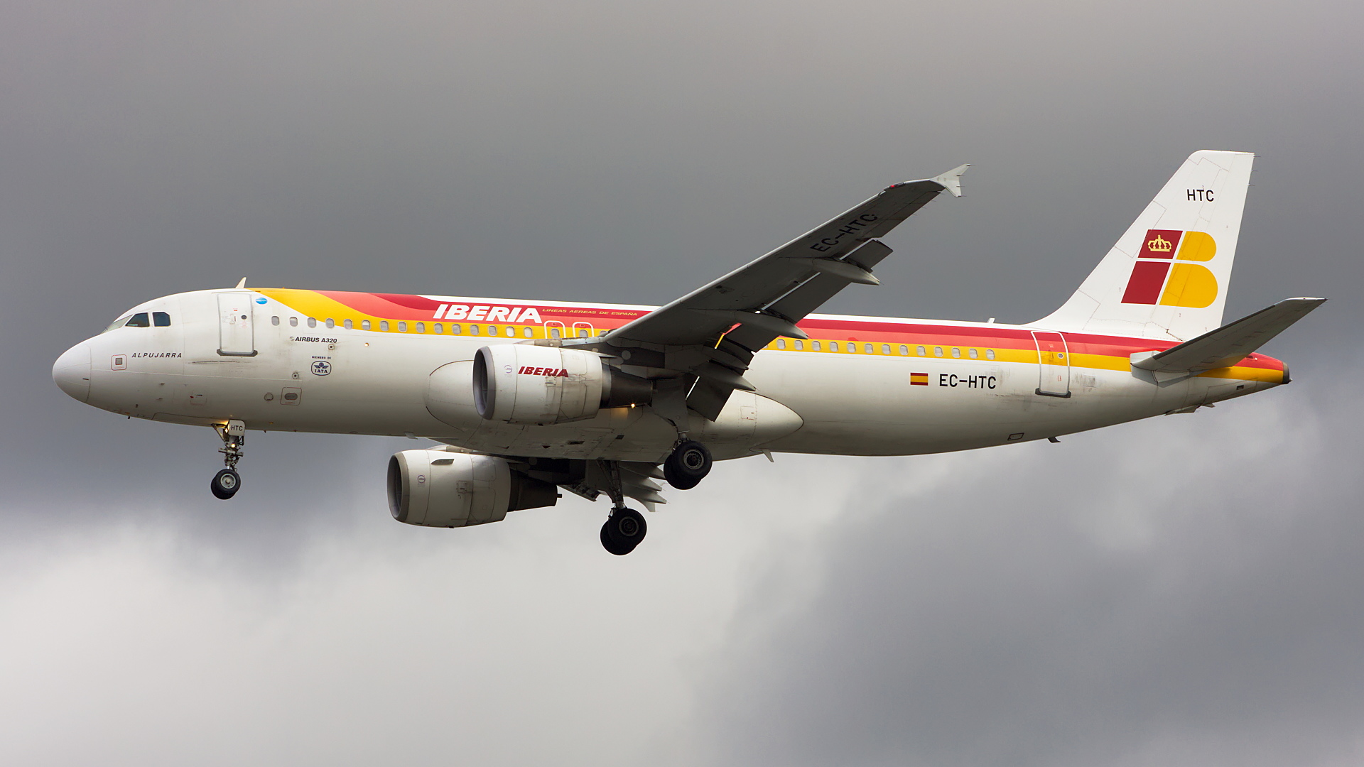 EC-HTC ✈ Iberia Airlines Airbus A320-214 @ London-Heathrow