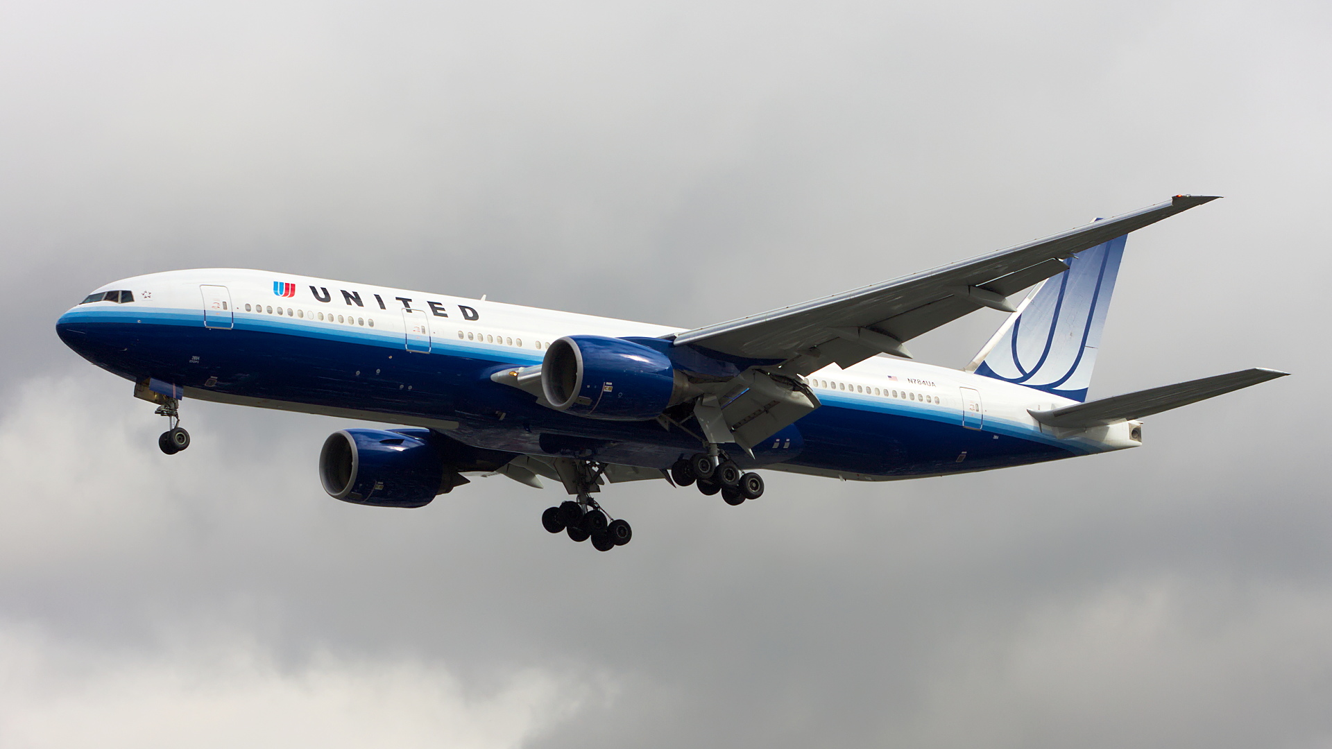 N784UA ✈ United Airlines Boeing 777-222ER @ London-Heathrow