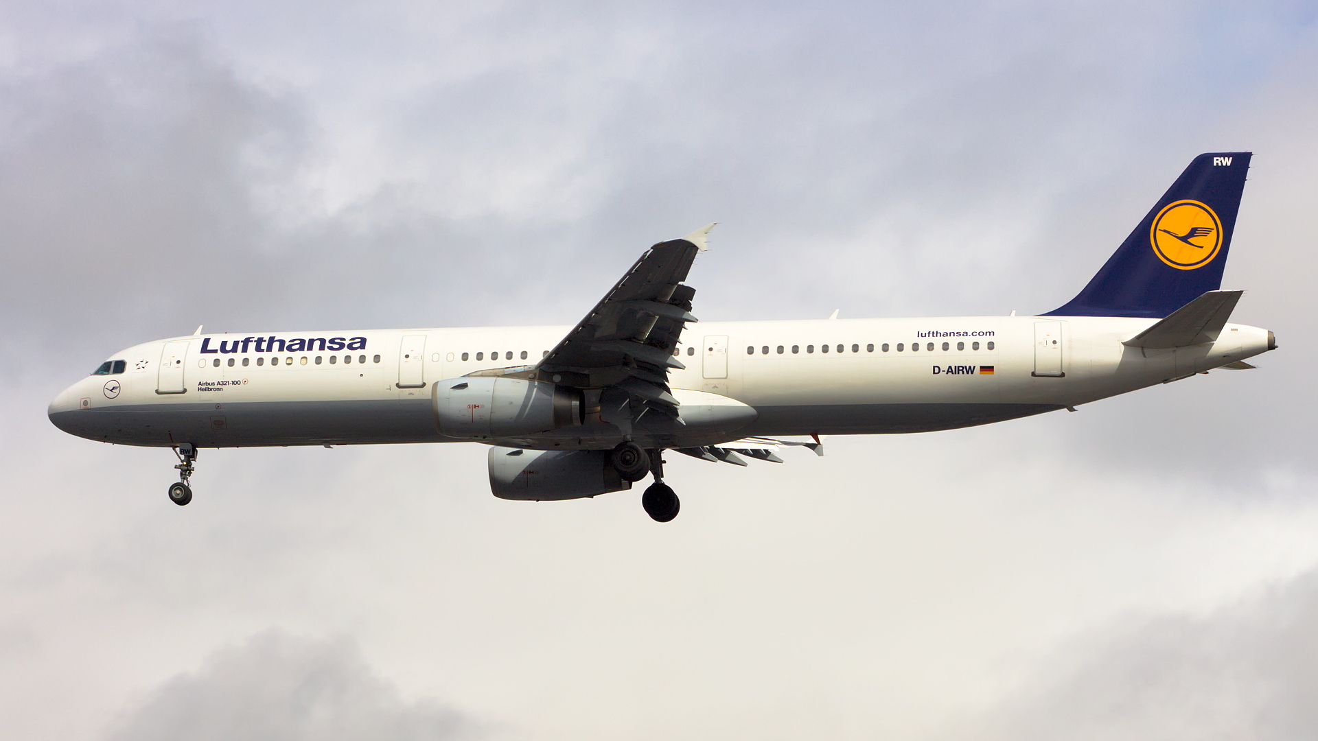 D-AIRW ✈ Lufthansa Airbus A321-131 @ London-Heathrow